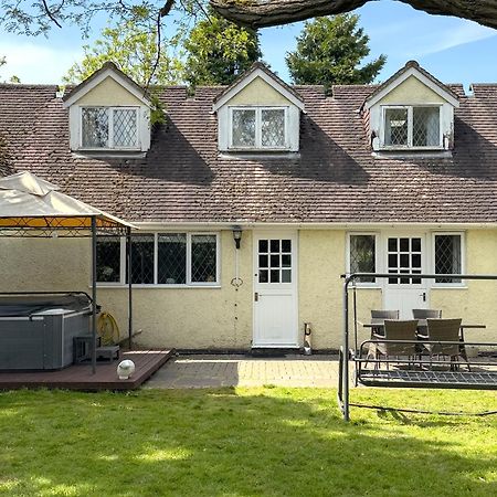Rural Lodge Stay In Windsor! Hot Tub! Sleeps 20 Bray Eksteriør billede