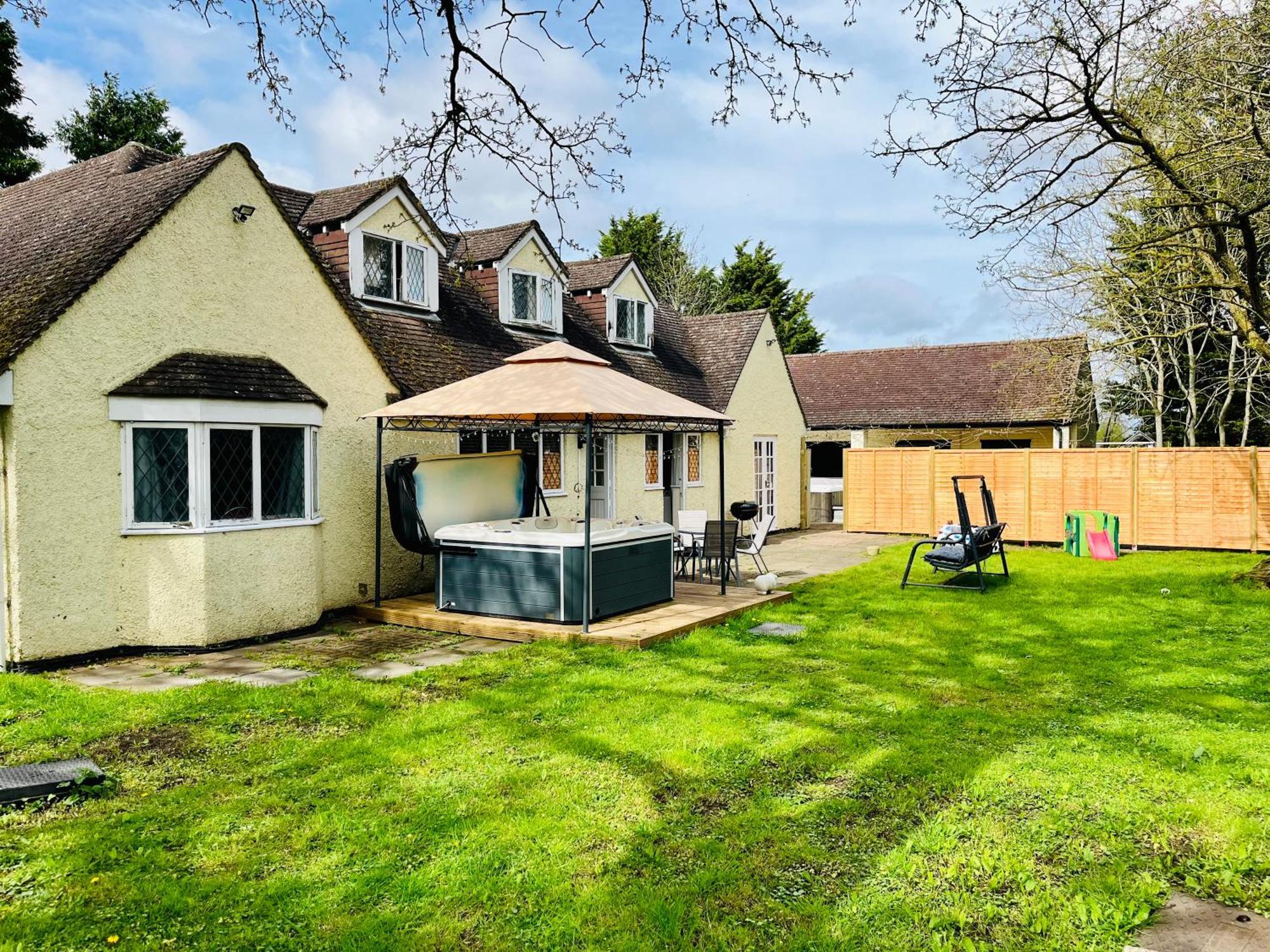 Rural Lodge Stay In Windsor! Hot Tub! Sleeps 20 Bray Eksteriør billede