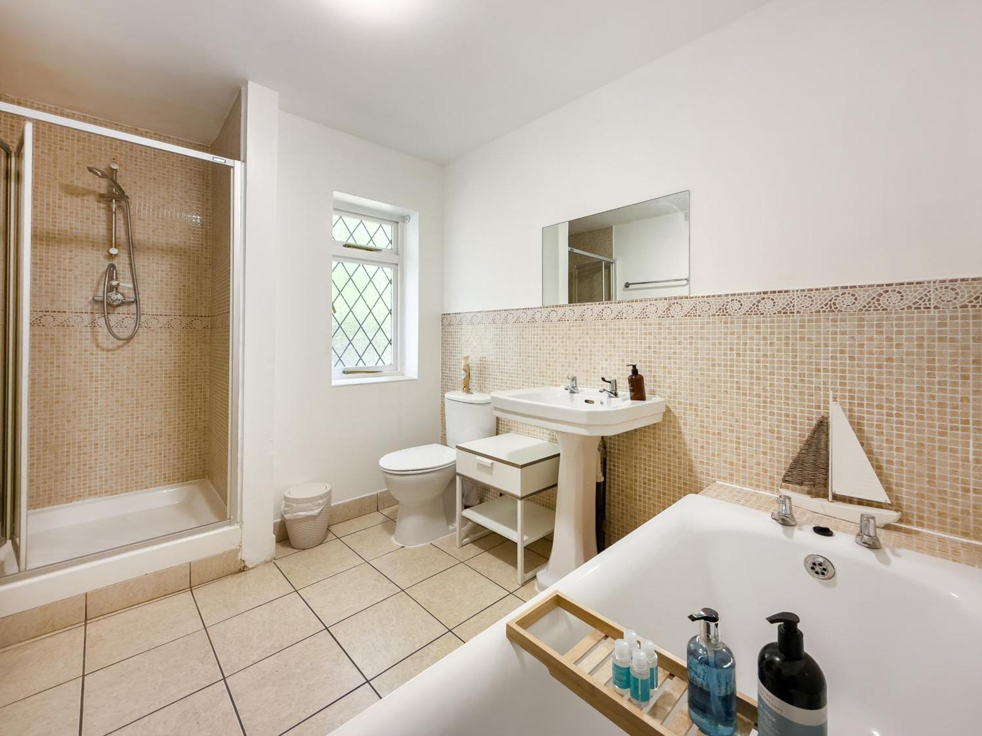 Rural Lodge Stay In Windsor! Hot Tub! Sleeps 20 Bray Eksteriør billede