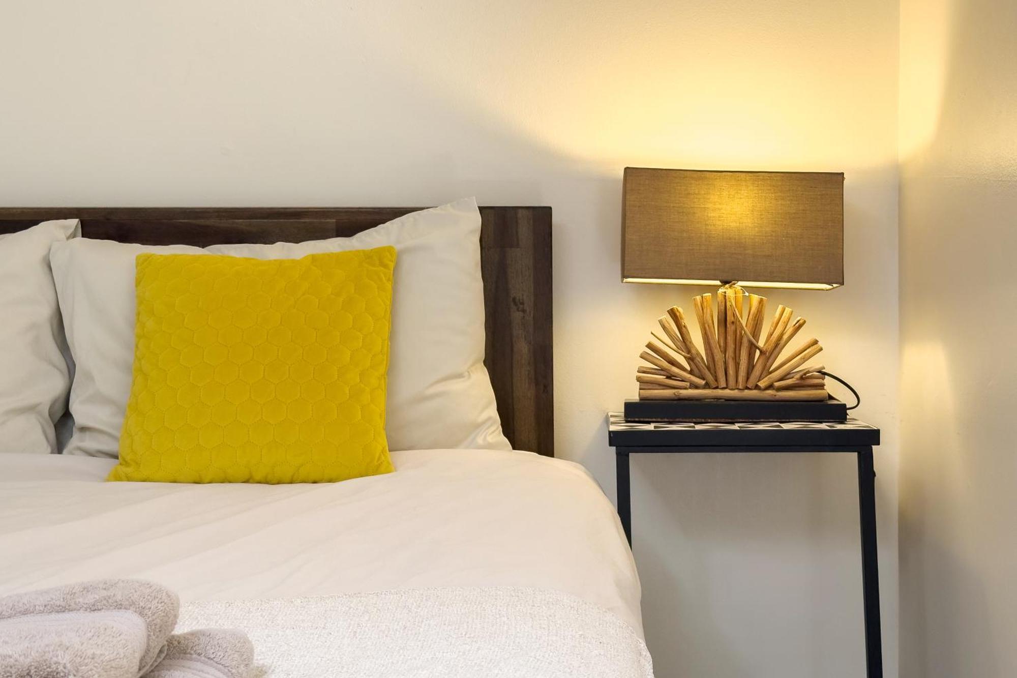 Rural Lodge Stay In Windsor! Hot Tub! Sleeps 20 Bray Eksteriør billede