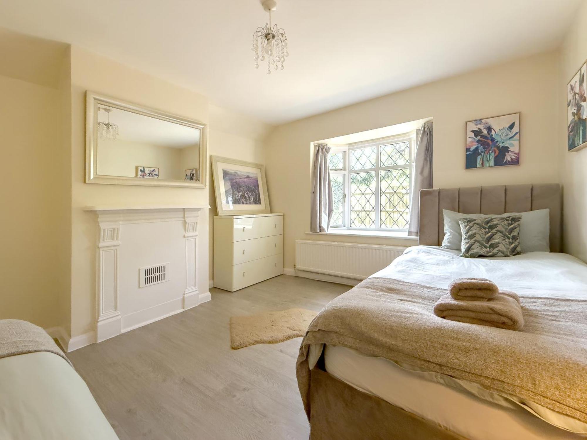 Rural Lodge Stay In Windsor! Hot Tub! Sleeps 20 Bray Eksteriør billede