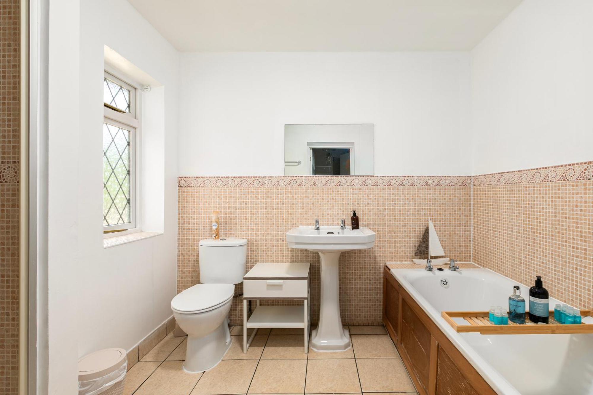 Rural Lodge Stay In Windsor! Hot Tub! Sleeps 20 Bray Eksteriør billede
