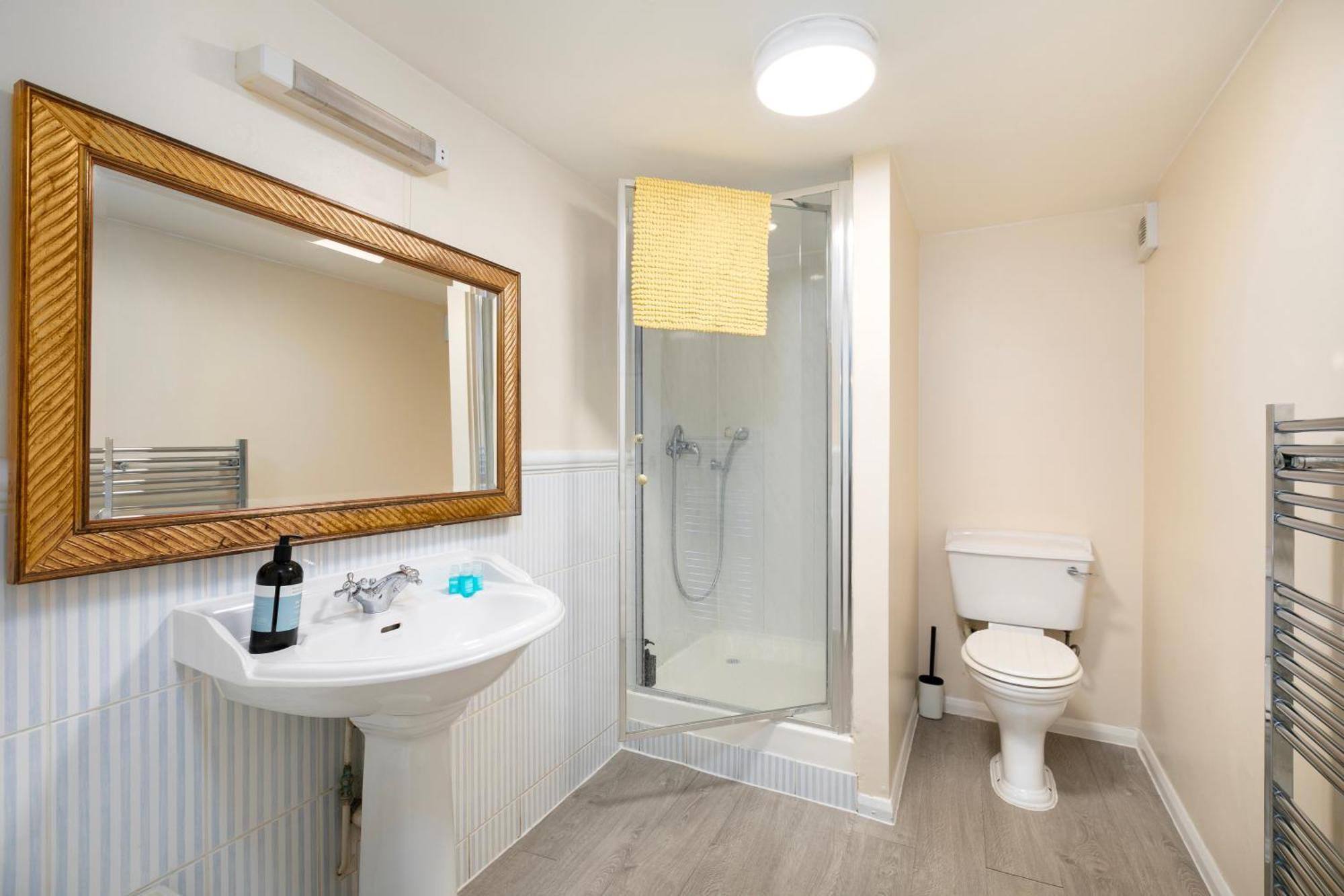 Rural Lodge Stay In Windsor! Hot Tub! Sleeps 20 Bray Eksteriør billede