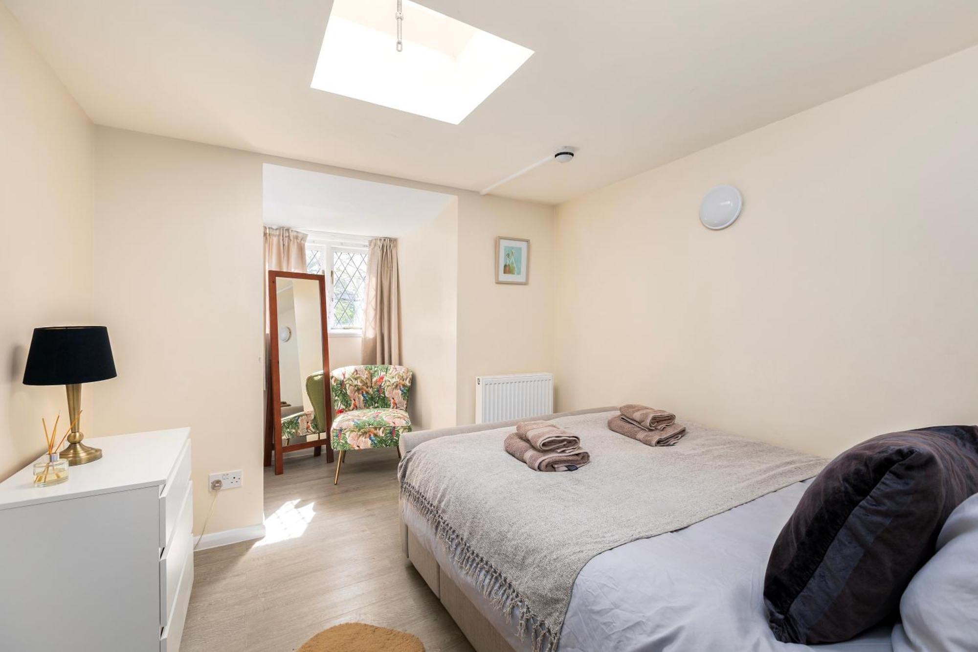 Rural Lodge Stay In Windsor! Hot Tub! Sleeps 20 Bray Eksteriør billede