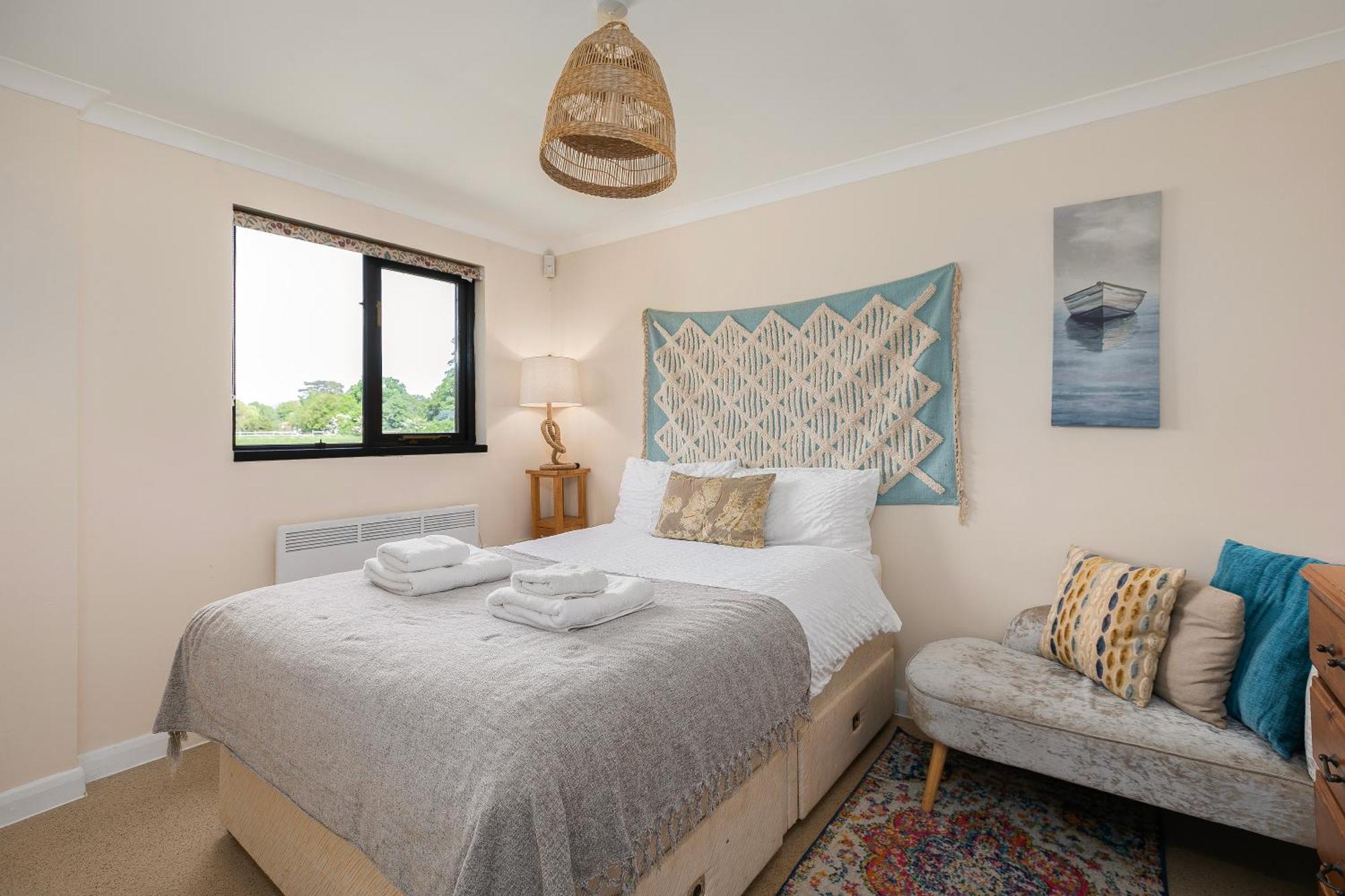 Rural Lodge Stay In Windsor! Hot Tub! Sleeps 20 Bray Eksteriør billede
