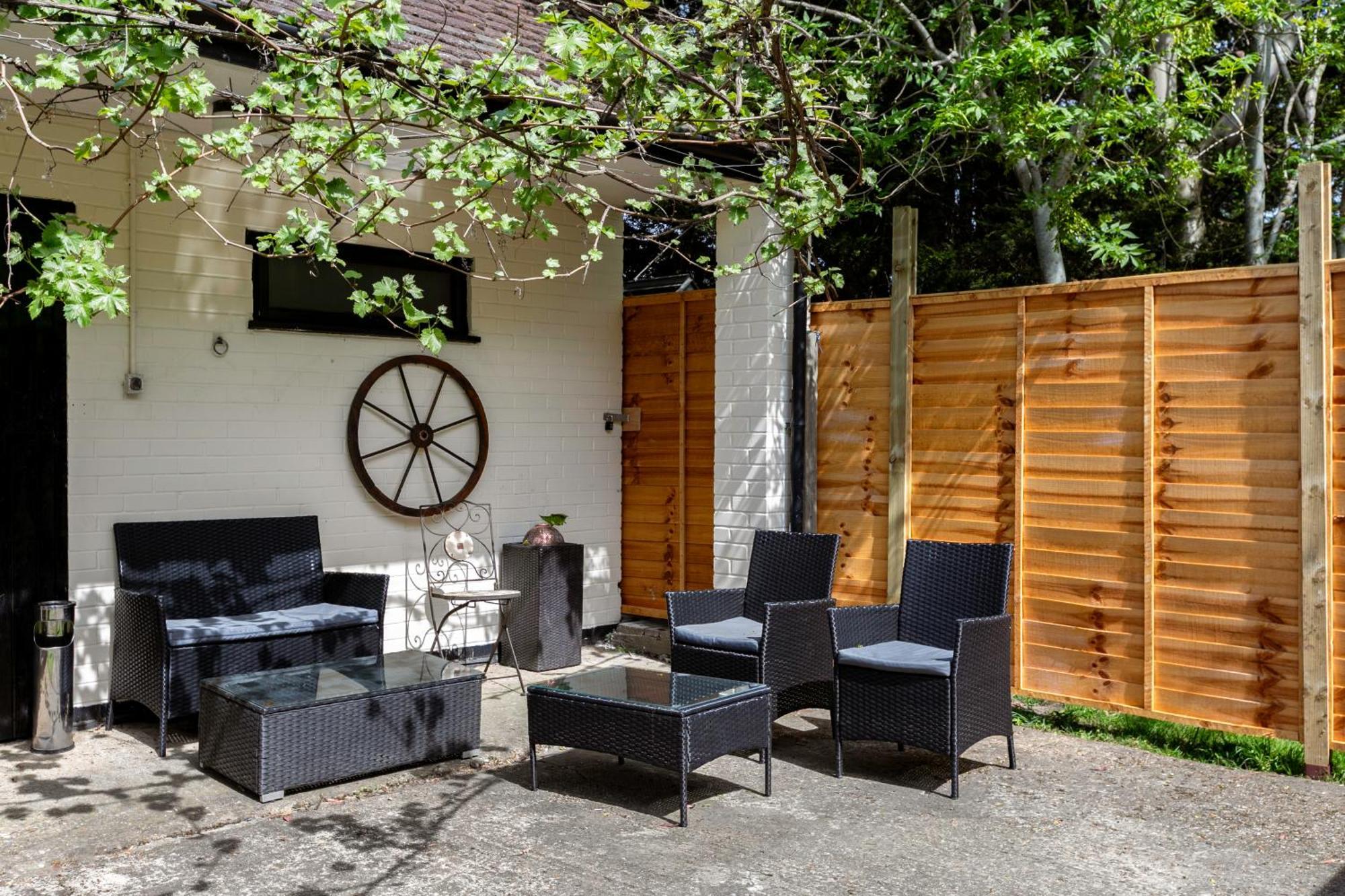Rural Lodge Stay In Windsor! Hot Tub! Sleeps 20 Bray Eksteriør billede