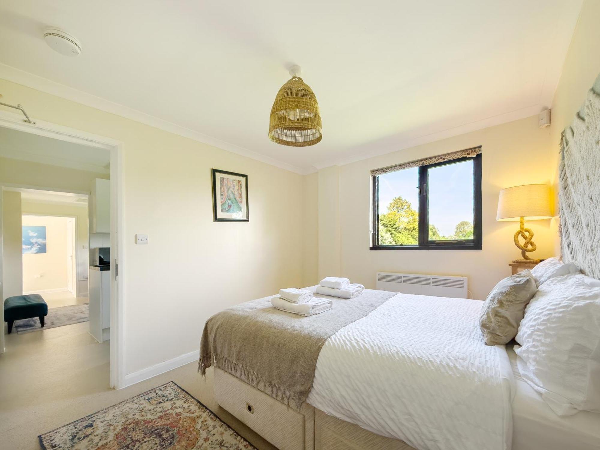 Rural Lodge Stay In Windsor! Hot Tub! Sleeps 20 Bray Eksteriør billede