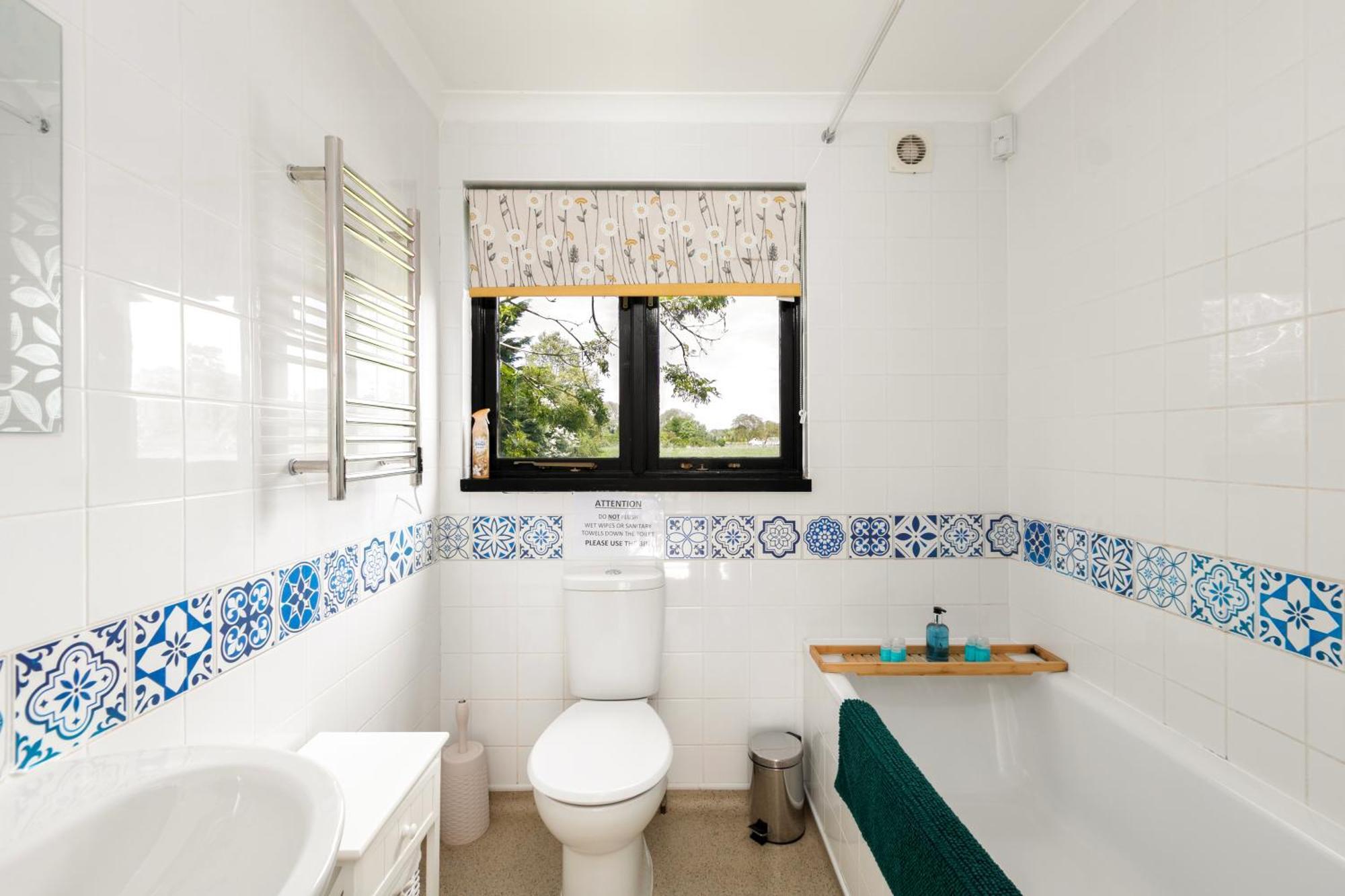 Rural Lodge Stay In Windsor! Hot Tub! Sleeps 20 Bray Eksteriør billede