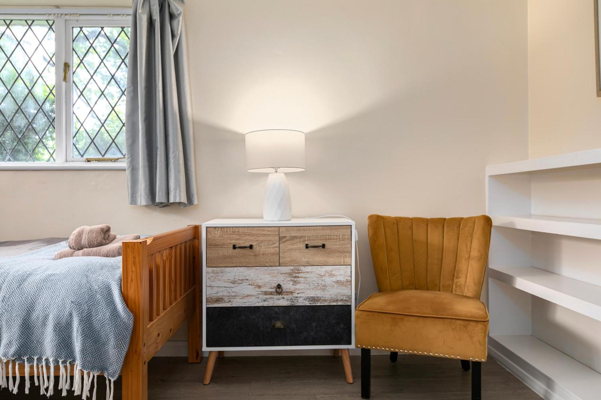 Rural Lodge Stay In Windsor! Hot Tub! Sleeps 20 Bray Eksteriør billede